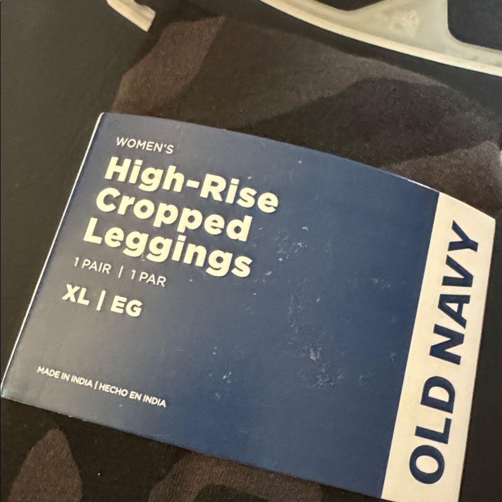 Old Navy Women’s Dark Camouflage Print Leggings - High Rise Cropped ack - Picture 3 of 5